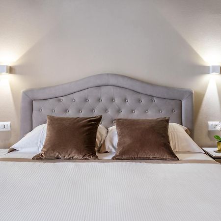 Santa Croce Luxury Suite - Dolcevita Holiday Florence Exterior photo