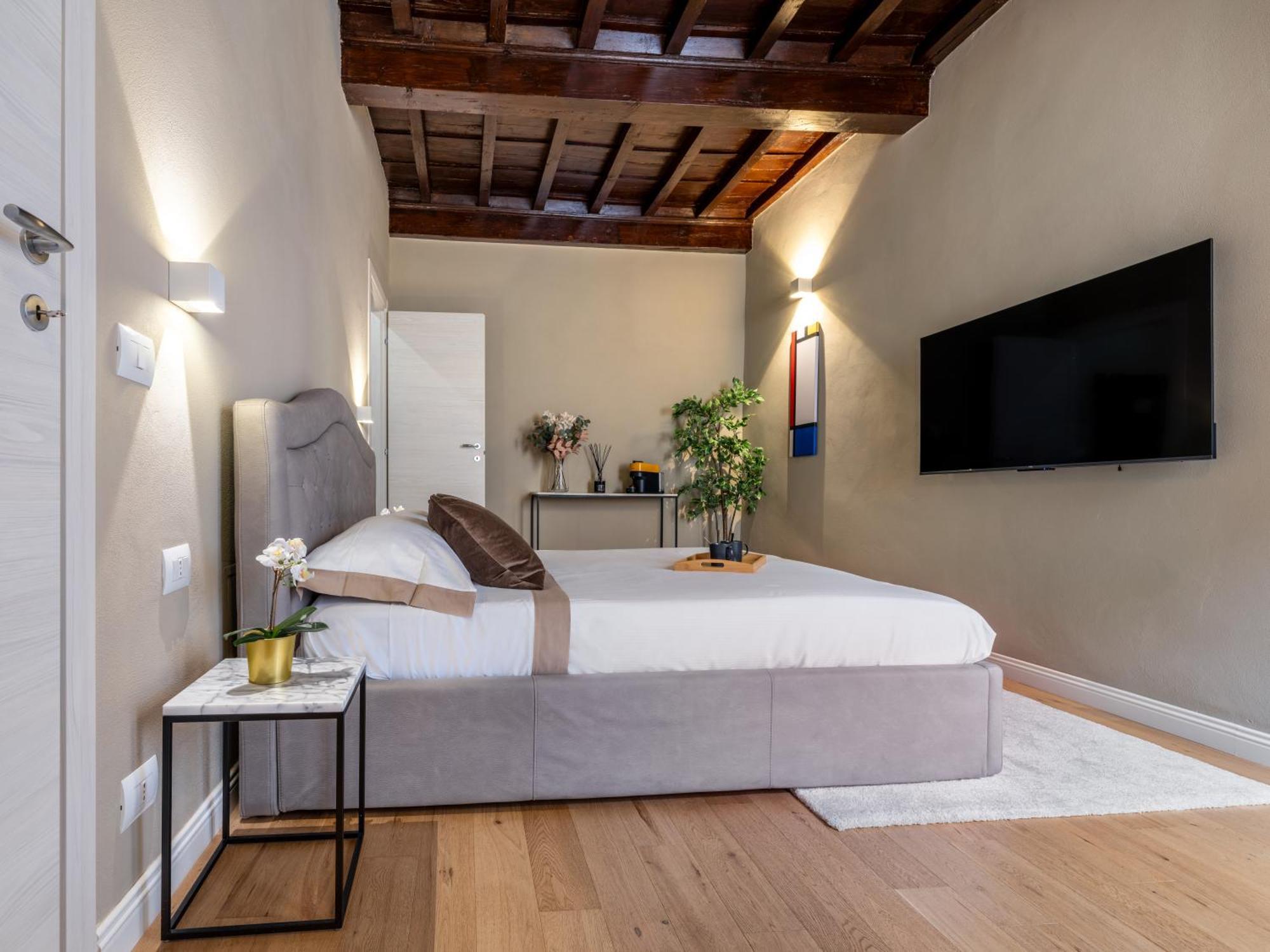 Santa Croce Luxury Suite - Dolcevita Holiday Florence Exterior photo