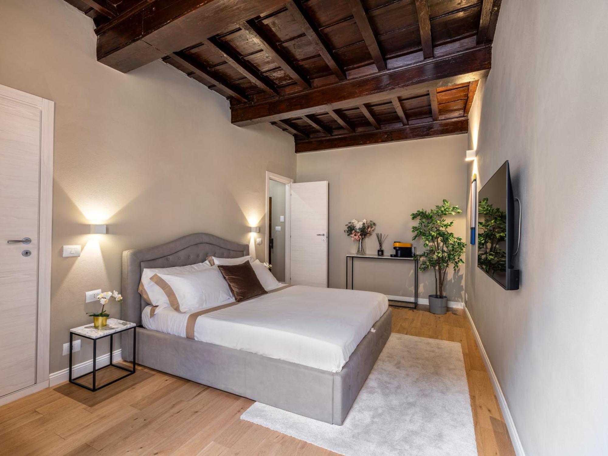 Santa Croce Luxury Suite - Dolcevita Holiday Florence Exterior photo